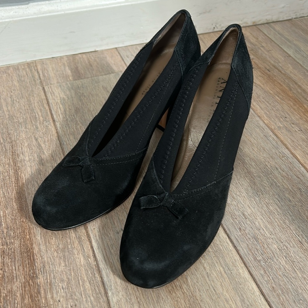 Anyi Lu Heart Black Suede Pumps Size 38.5 gently used handmade in Italy